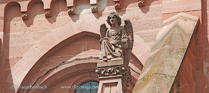 statue-eglise-st-pierre-le-jeune.strasbourg