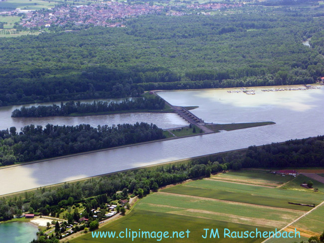 barage-sur-le-rhin.JPG