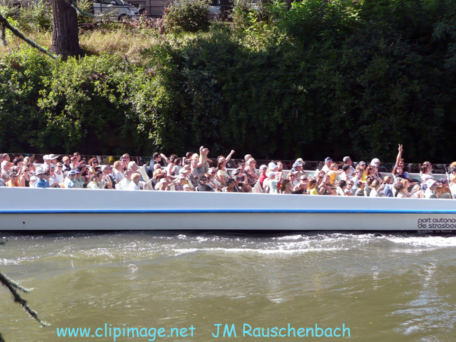 bateau mouche sur l ill,strasbourg.JPG