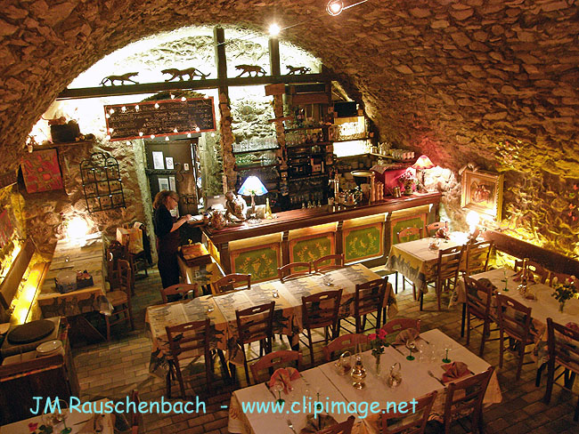 caveau au cep de vigne,riquevihr.alsace.jpg