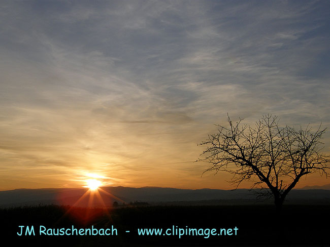 coucher de soleil sur les vosges en octobre.alsace.jpg