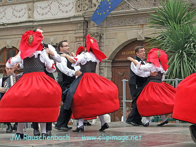 danse-folklorique.gaston-fraulob.4.alsace.jpg