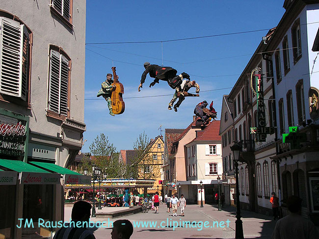 decorations de rue, haguenau.alsace.jpg