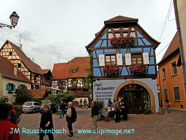 degustation de vins a eguisheim.alsace.jpg