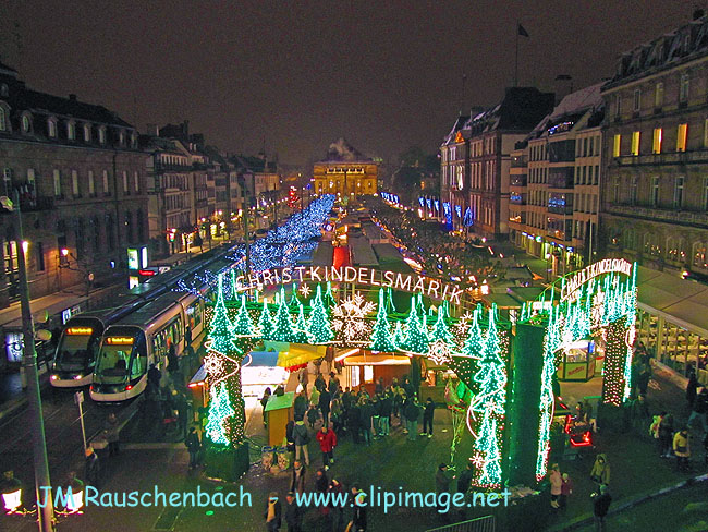 marche-de-noel.place-broglie.strasbourg.vue-de-haut.alsace.jpg