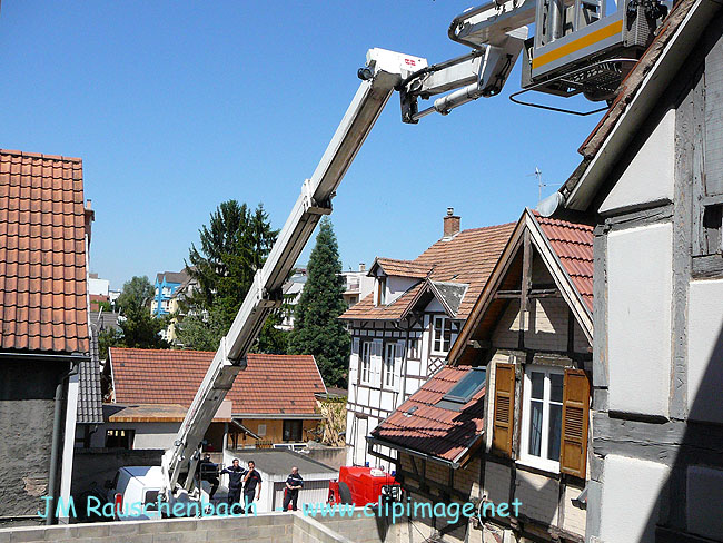 nid de bourdons  chez moi intervention des pompiers.alsace.jpg