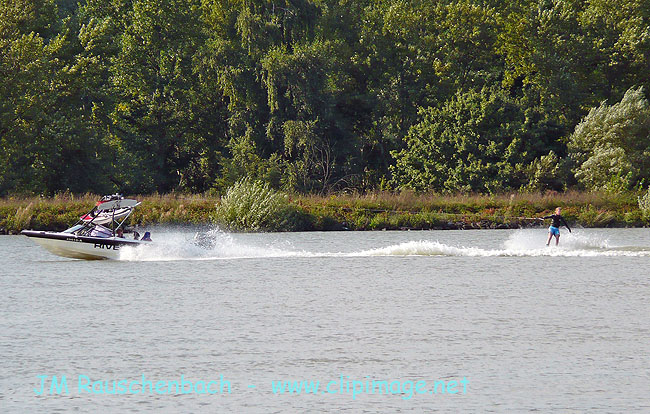 ski nautique sur le rhin,alsace.alsace.jpg