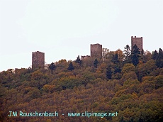 les trois chateaux au dessus de eguisheim.alsace