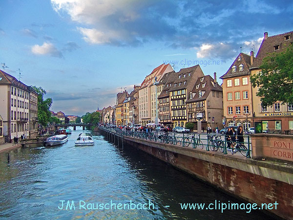 ,quai-des-bateliers.strasbourg.ill.bateau.jpg