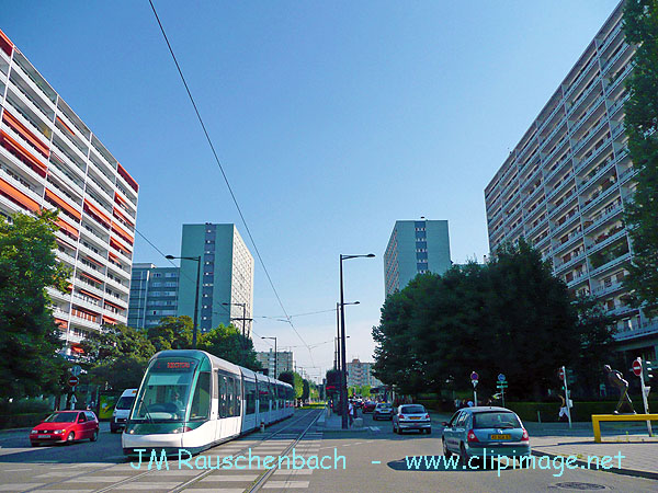 av. du general de gaule. esplanade.jpg