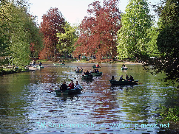 barques a l orangerie en avril.jpg