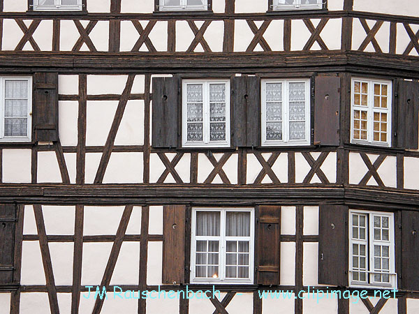 facade maison alsacienne,petite france,strasbourg.jpg