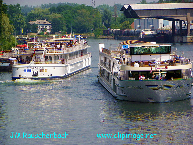 port-de-strasbourg.rue-du-general-picquart.bassin-des-remparts.strasbourg.5.jpg