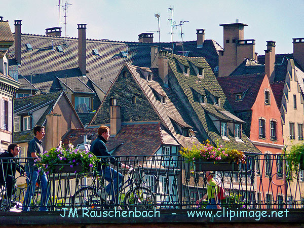 toits de maisons, quai saint nicolas.jpg