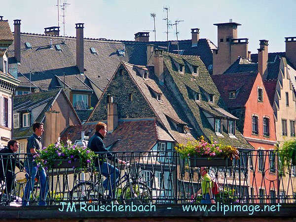 toits de maisons, quai saint nicolas.jpg